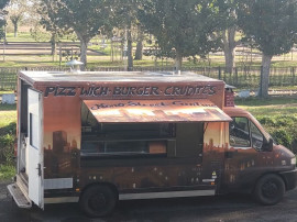 Food truck prêt à travailler. La Tranche-sur-Mer