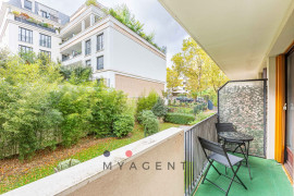 Grand studio avec balcon au calme Châtillon