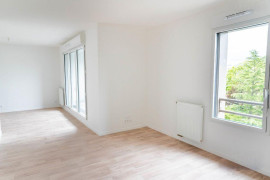 Grand studio bail nu Nantes