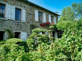 HAUTE ARDECHE ANCIENNE FERME 8 HA Alleyrac