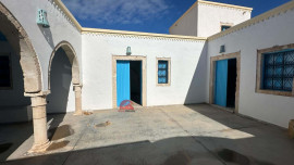 HOUCH TYPIQUE DJERBIEN À HOUMT SOUK Artins