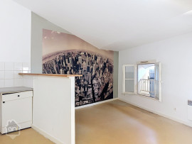Immeuble de 4 lots à rafraichir Sénas