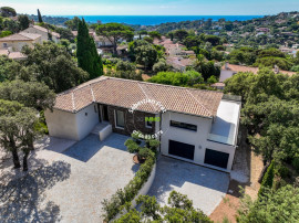 LES ISSAMBRES (VAR) - VILLA NEUVE AVEC VUE MER Roquebrune-sur-Argens