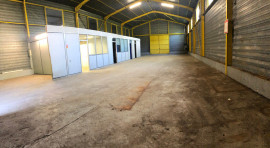 LOCAL 370 m2 : depot entrepot rack palette parking Saint-Omer-en-Chaussée