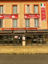 Local commercial face à la gare de Bourges Bourges