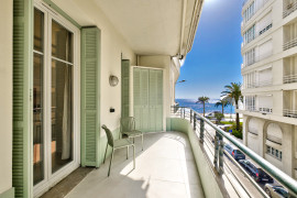 Magnifique appartement rénové avec vue mer Nice