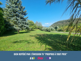 MAISON AVEC 2 APPARTS DANS UN PARC ARBORE Belley