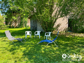 Maison avec jardins et grande dépendance Aramits