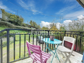 Maison avec vie de plain-pied, jardin arboré et sous-sol com st lo