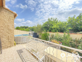 Maison de plain pied  avec jardin et garage Arles