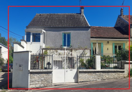 Maison de village étonnamment grande dans une rue Tanlay