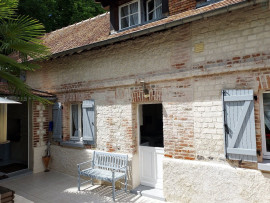 Maison de village proche gare SAINT ETIENNE DU VAUVRAY