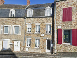 Maison de ville avec ascenseur, garage et jardin, à vendre a torigny-les-villes