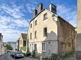 Maison de ville    Beau potentiel à rénover st lo