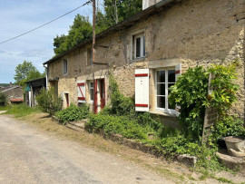 Maison prête à emménager dans un village franç Demangevelle