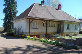 Maison traditionnelle, paysagé jardin et verger Corbigny