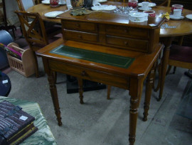 Petit bureau en merisier, promotion Sartrouville