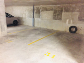 Place de parking souterrain sécurisée   1 Pièce · La Garenne-Colombes