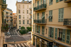 Rue de France Proche carré d'or 4 pieces rénové et meublé Nice