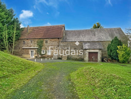 SAINT-GEORGES MONTCOCQ, Maison en pierre aux portes de SAINT st georges montcocq