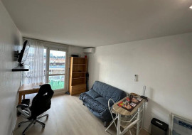 Studio balcon pour étudiant 1 minute de St-Jérôme Marseille 13ème