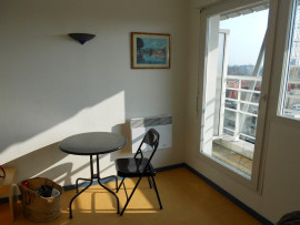 Studio meublé avec balcon et parking sécurisé Bron