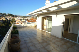 T2/T3 + terrasse de 70 m2 avec vue Hyères centre Hyères