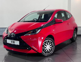 Toyota Aygo 1.0 VVT-i x-play Hatchback 3dr Petrol Manual Euro 6 (68 ps) London