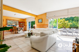 Villa contemporaine avec jardin paysagé Le Val-Doré