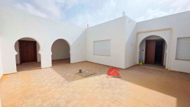 VILLA DE PLAIN-PIED  À HOUMT SOUK DJERBA ZU Montrouveau