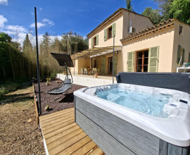 Villa meublé et jacuzzy sur 2000m2 de terrain Le Biot