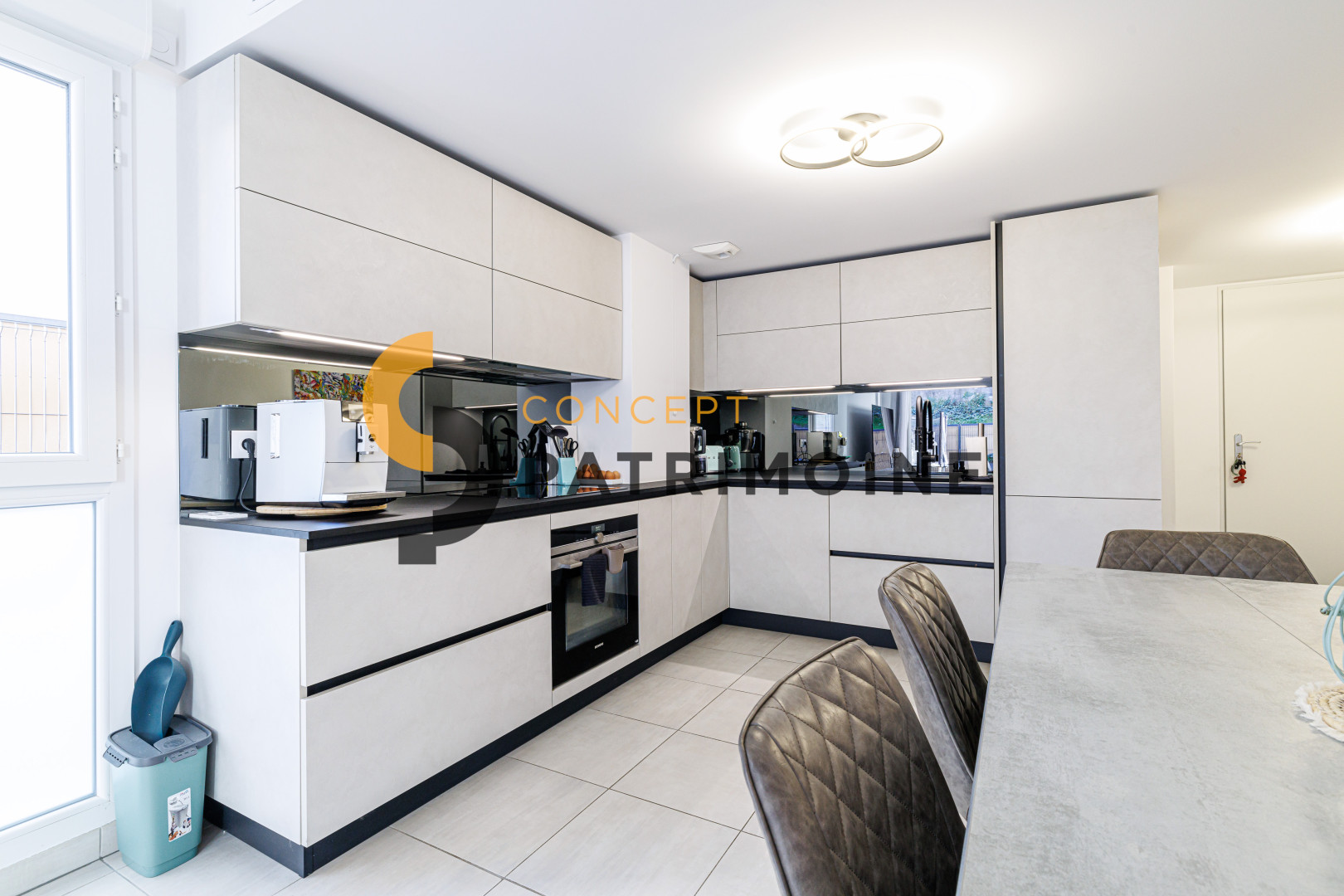 
                                                Vente
                                                 .