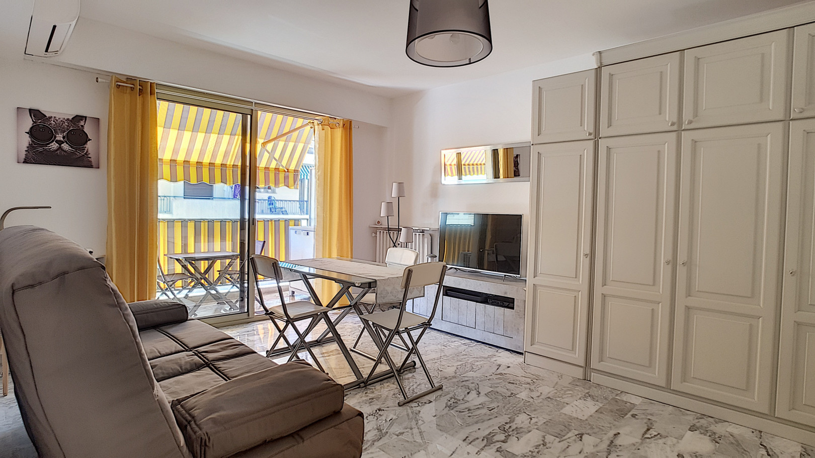 
                                                Vente
                                                 .