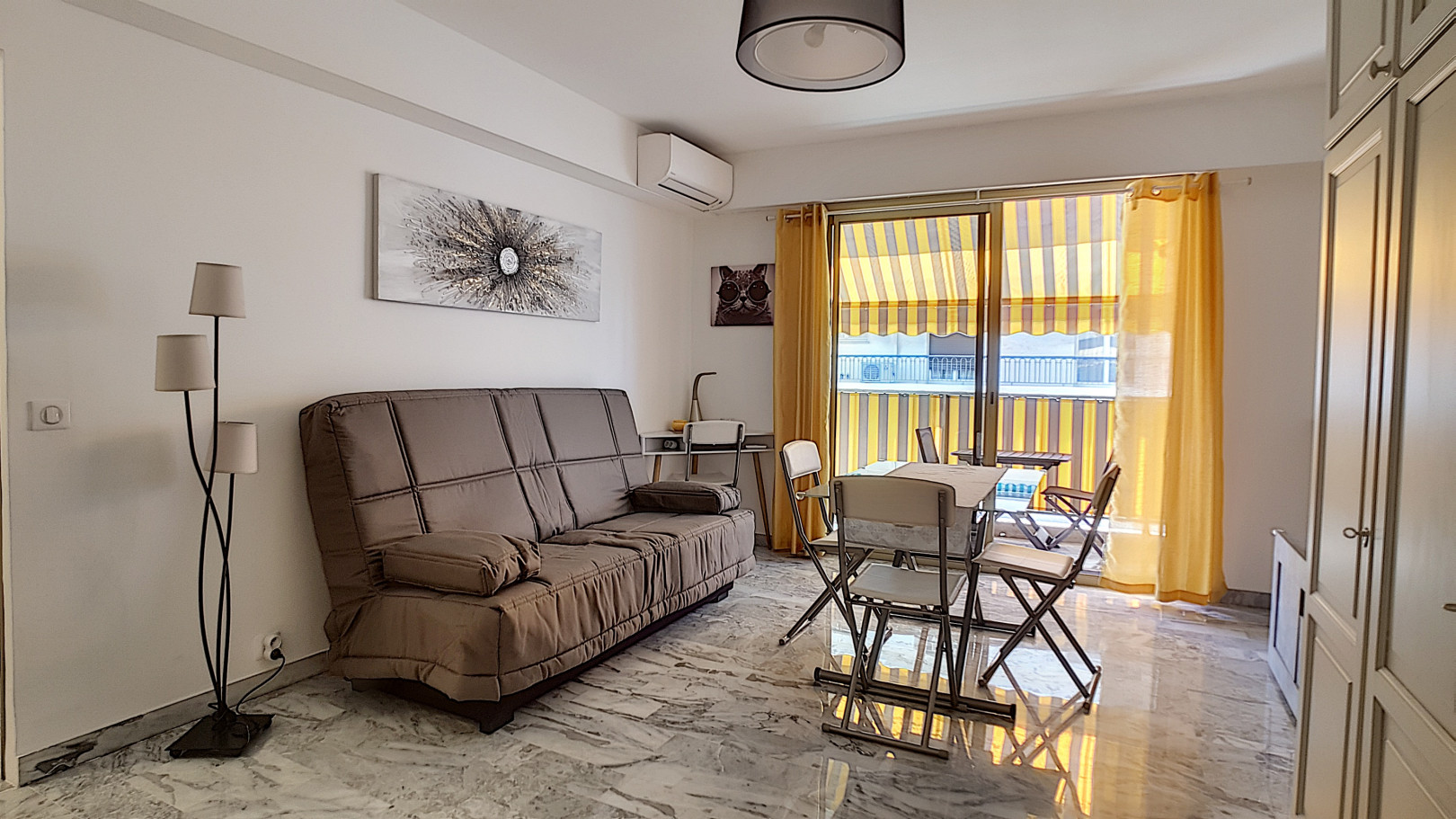 
                                                Vente
                                                 .