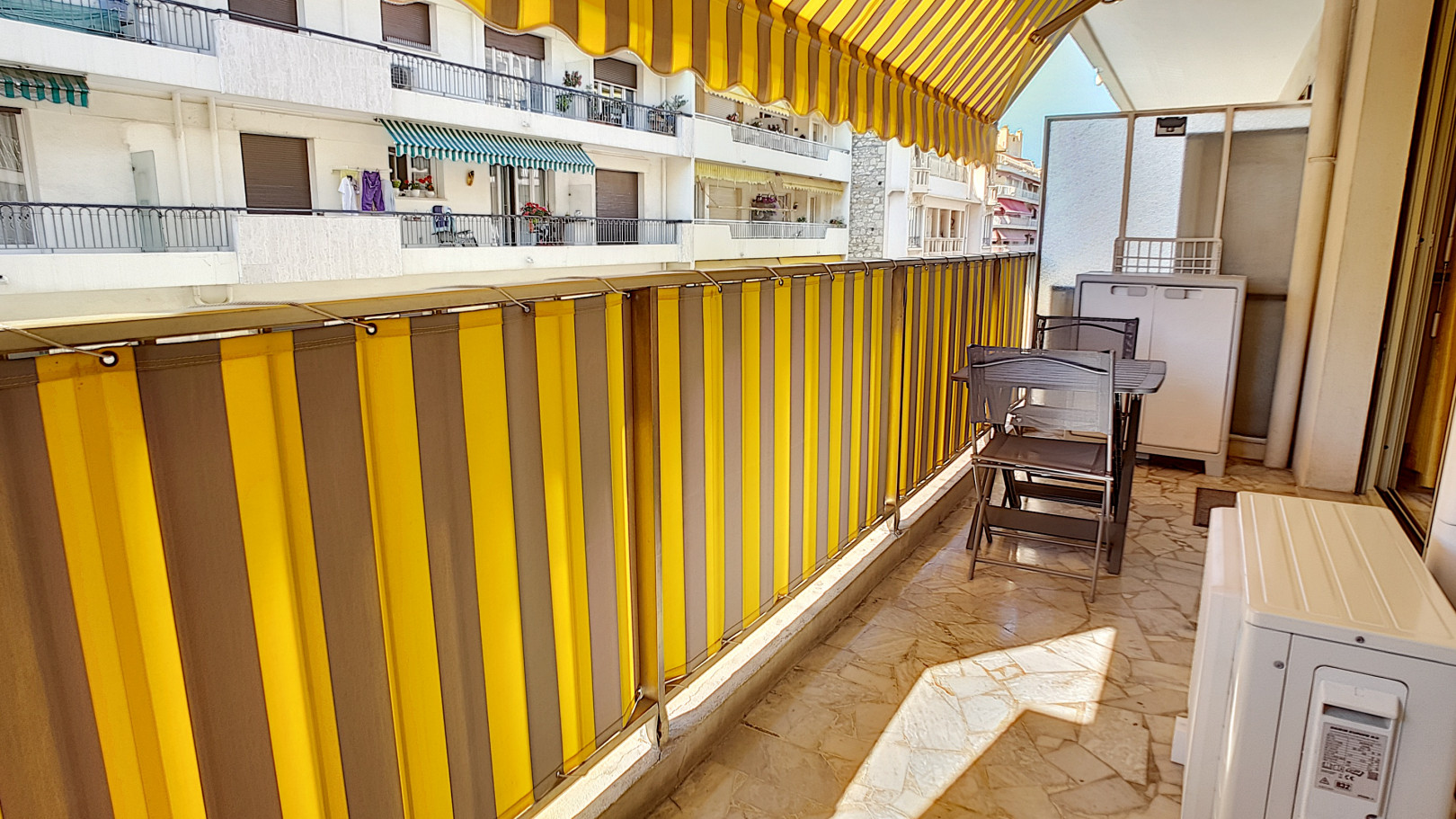 
                                                Vente
                                                 .