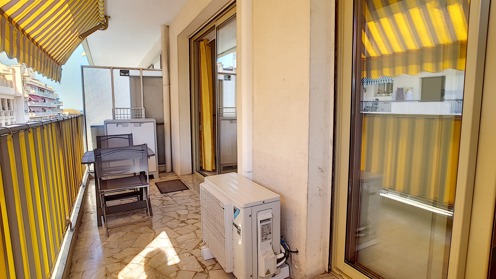 
                                                Vente
                                                 .