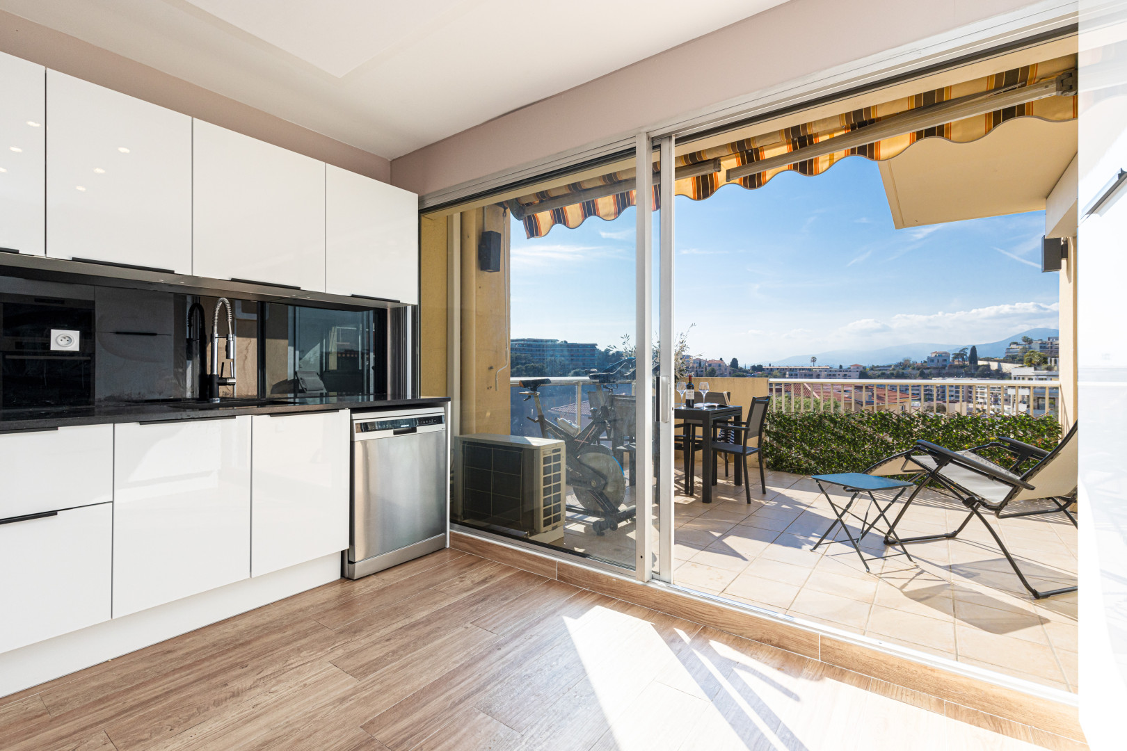 
                                                Vente
                                                 .