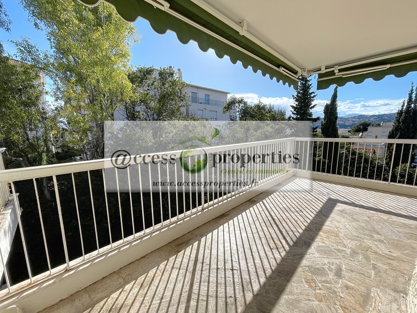 
                                                Vente
                                                 .