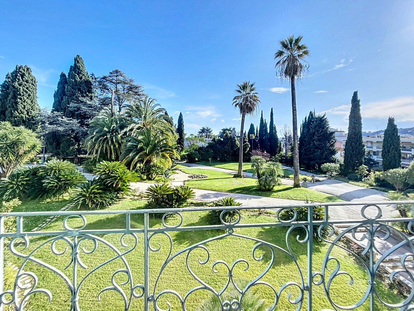 
                                                Vente
                                                 .