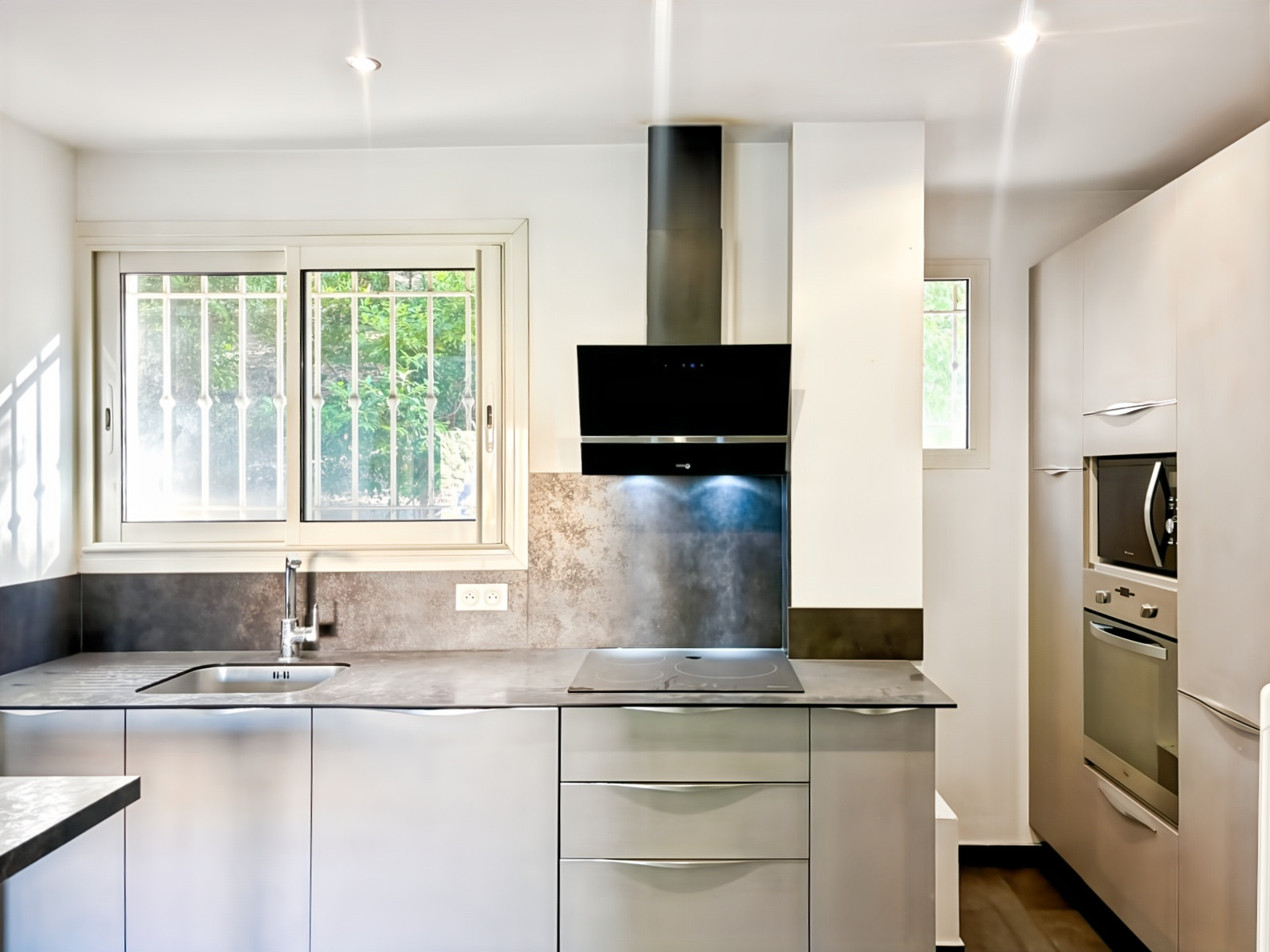 
                                                Vente
                                                 .