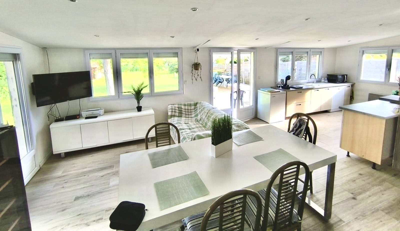 
                                                Vente
                                                 .