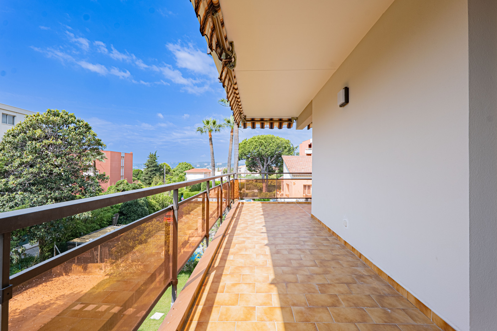 
                                                Vente
                                                 .