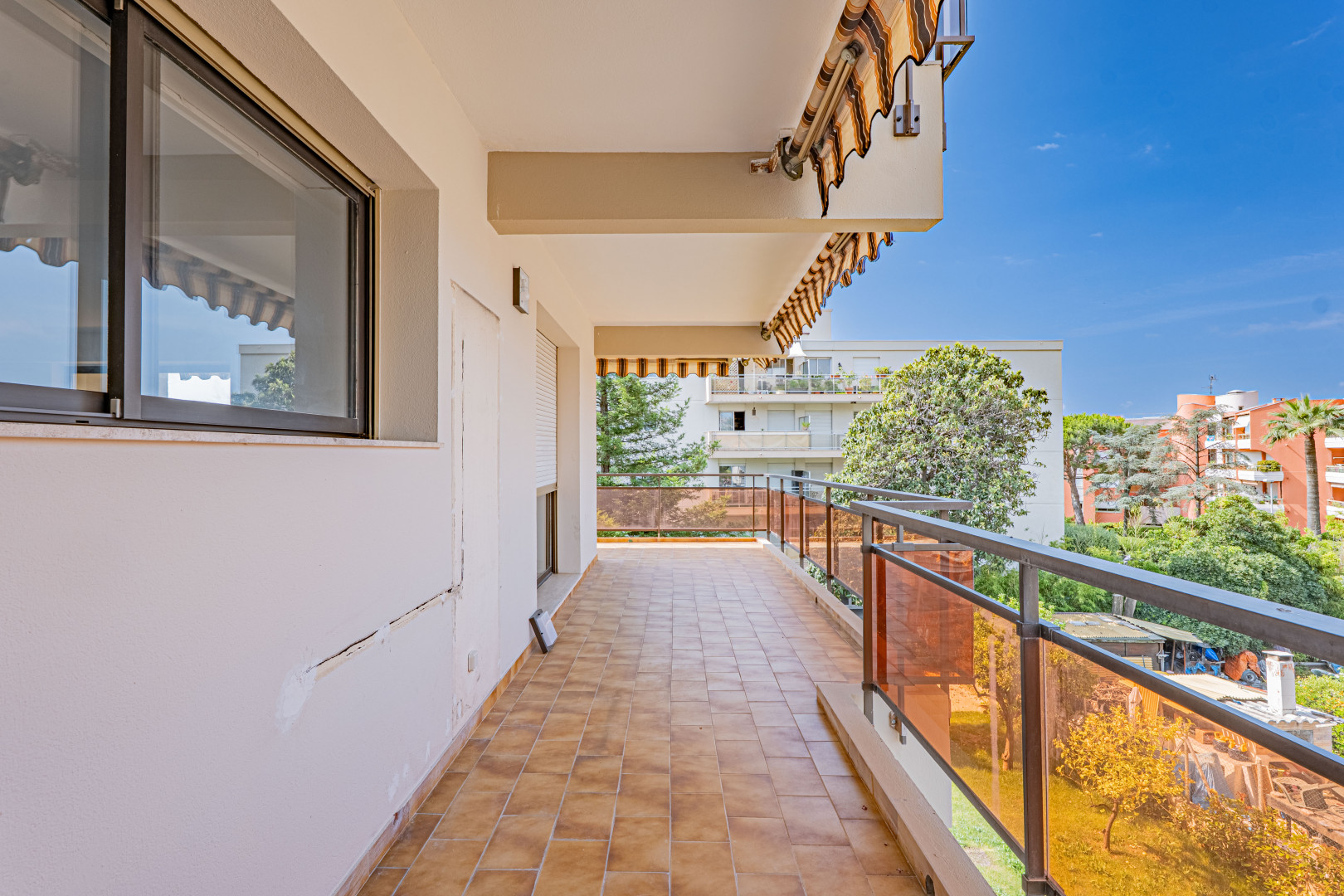 
                                                Vente
                                                 .