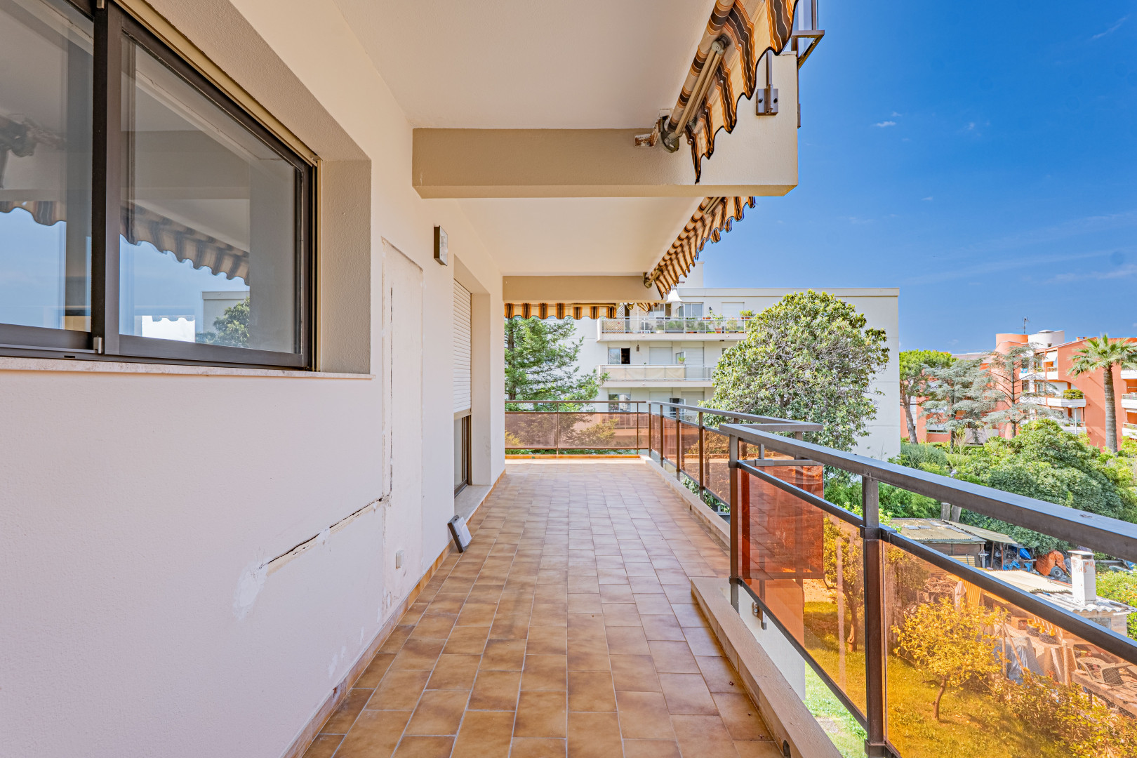 
                                                Vente
                                                 .