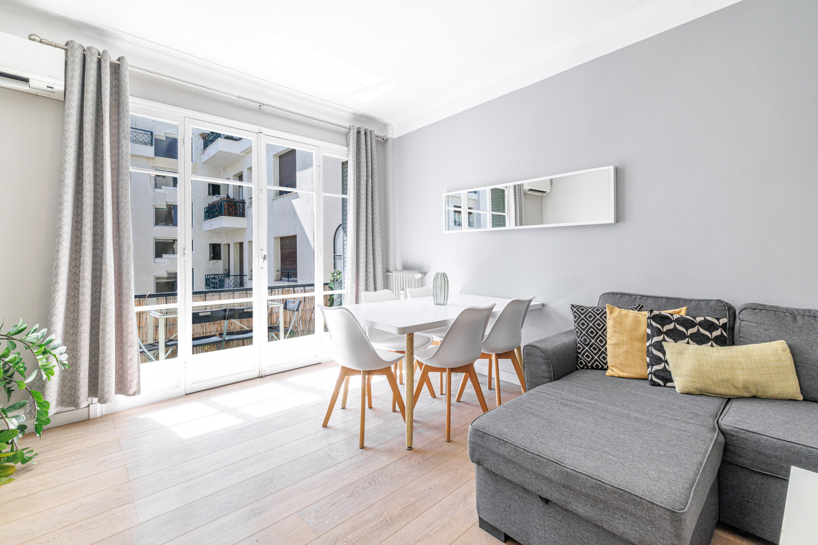 
                                                Vente
                                                 .