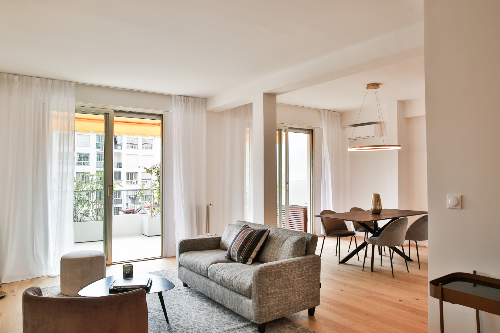 
                                                Vente
                                                 .