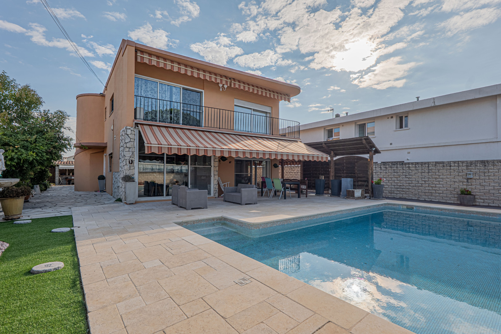 
                                                Vente
                                                 .