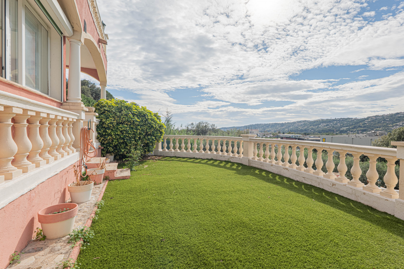 Vente
                                                 .