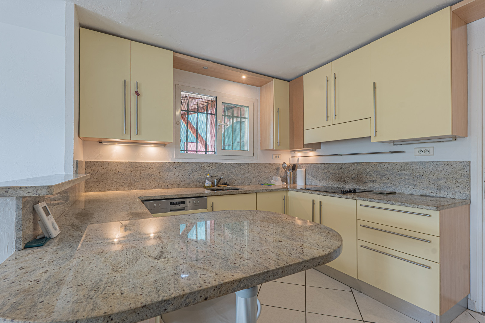 
                                                Vente
                                                 .