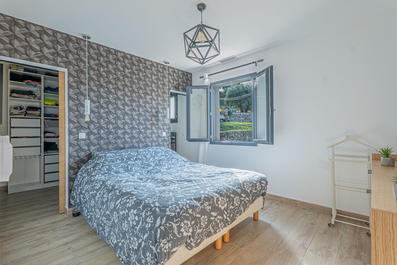 
                                                Vente
                                                 .